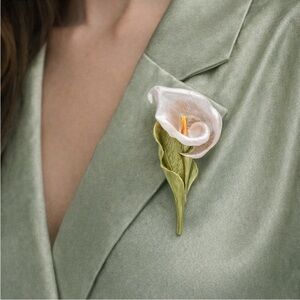 New! Calla Lily Cream Gold Brooch